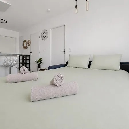T2 Climatise Avec Balcon Et Parking * Montpellier