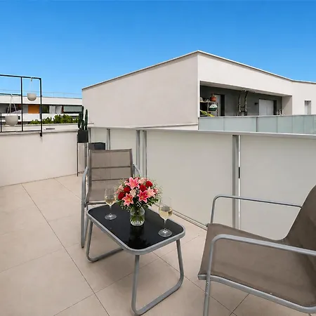 T2 Climatise Avec Balcon Et Parking Lejlighed *