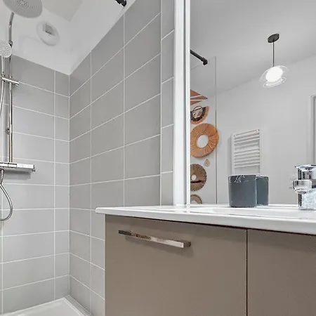 Appartamento T2 Climatisé Avec Balcon Et Parking *