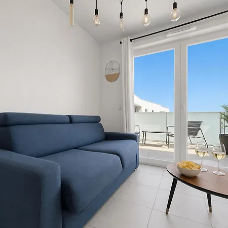 T2 Climatise Avec Balcon Et Parking